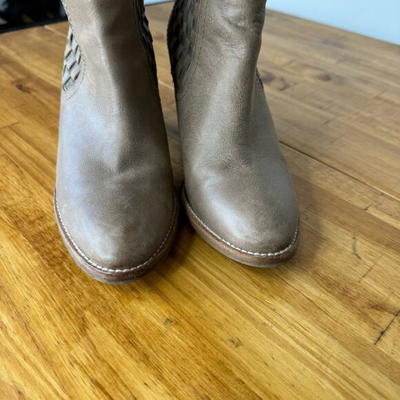 Aquatalia Frankie Basket Weave Taupe Brown Leather Heleed Ankle Boots Size 7 - Picture 2 of 7
